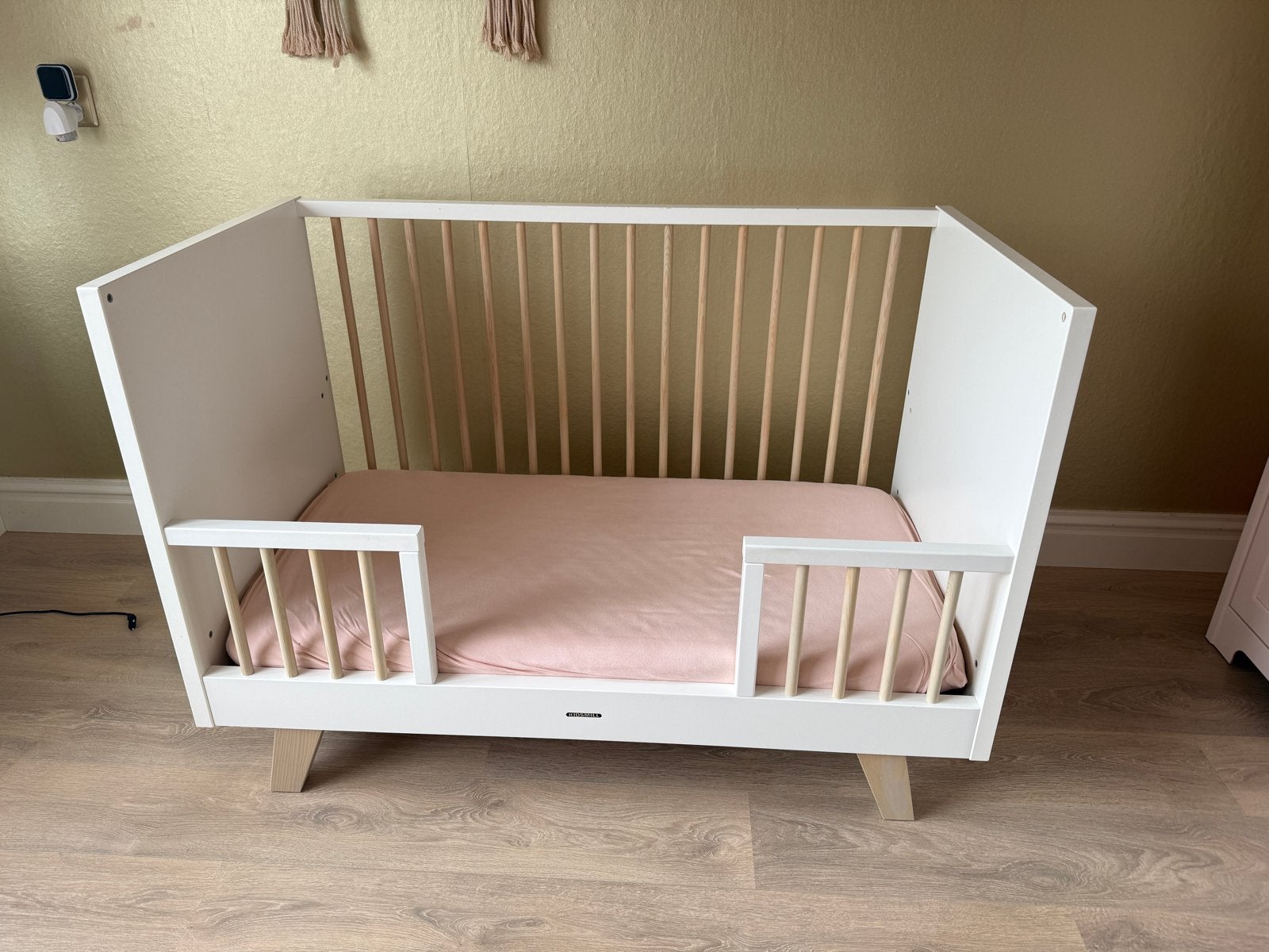 Kidsmill Ledikant Wit met Houten Spijlen, Ophalen, Gebruikt, Ledikant