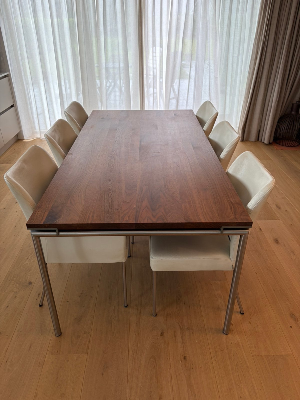 Bert Plantagie notenhout ‘hook’ eettafel 200 cm, Ophalen, 100 tot 150 cm, 200 cm of meer, Zo goed als nieuw