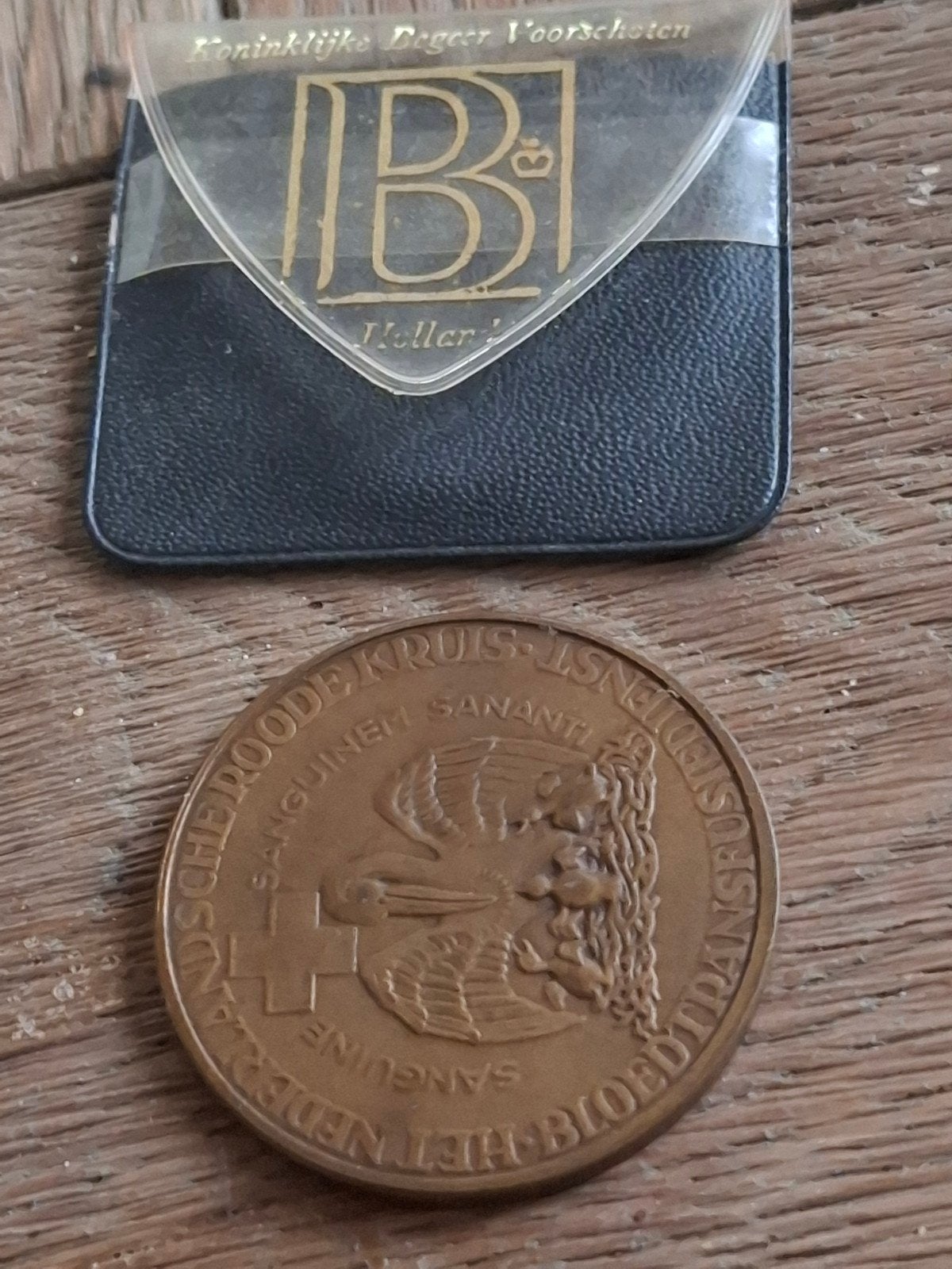 Nederlandse Rode Kruis Bloedtransfusie Medaille Brons, Postzegels en Munten, Penningen en Medailles, Ophalen of Verzenden, Brons