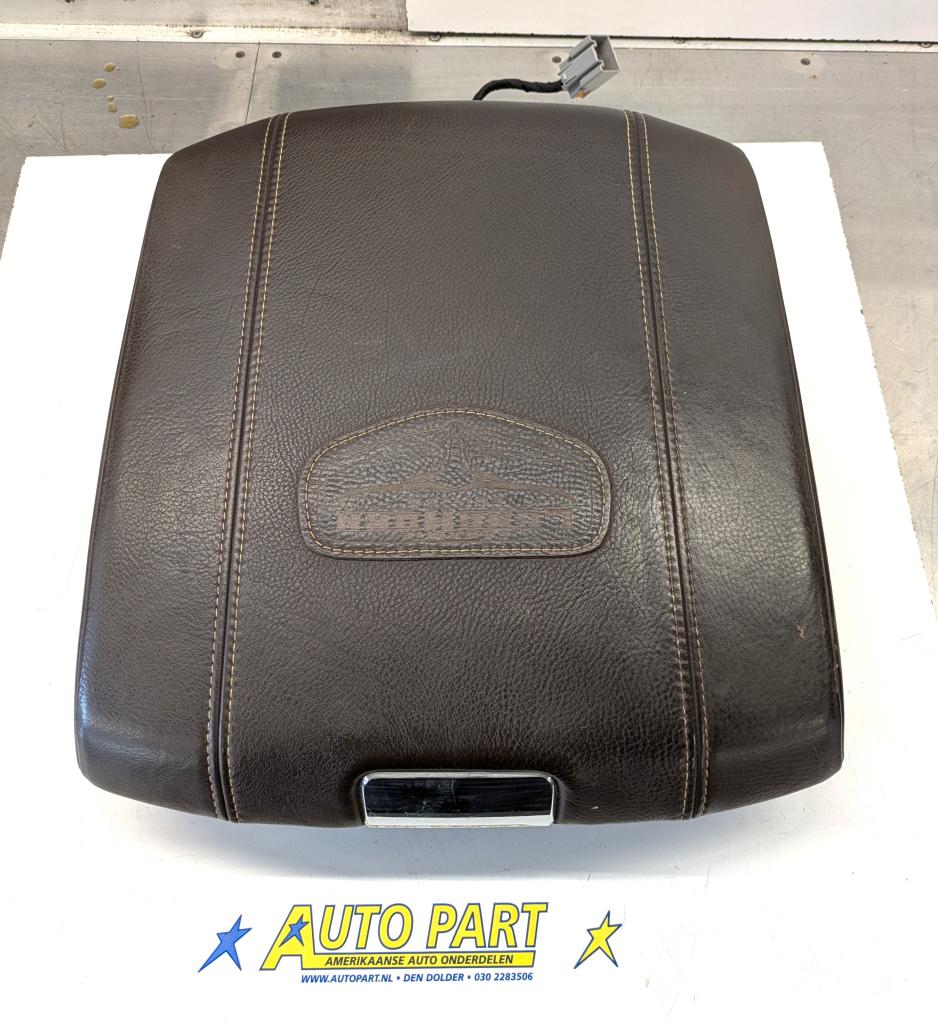 Dodge Ram Longhorn armleuning 2013-2018, Auto-onderdelen, Gebruikt, PO Box 21-8004 | Auburn Hills, MI 48321-8004, Amerikaanse onderdelen