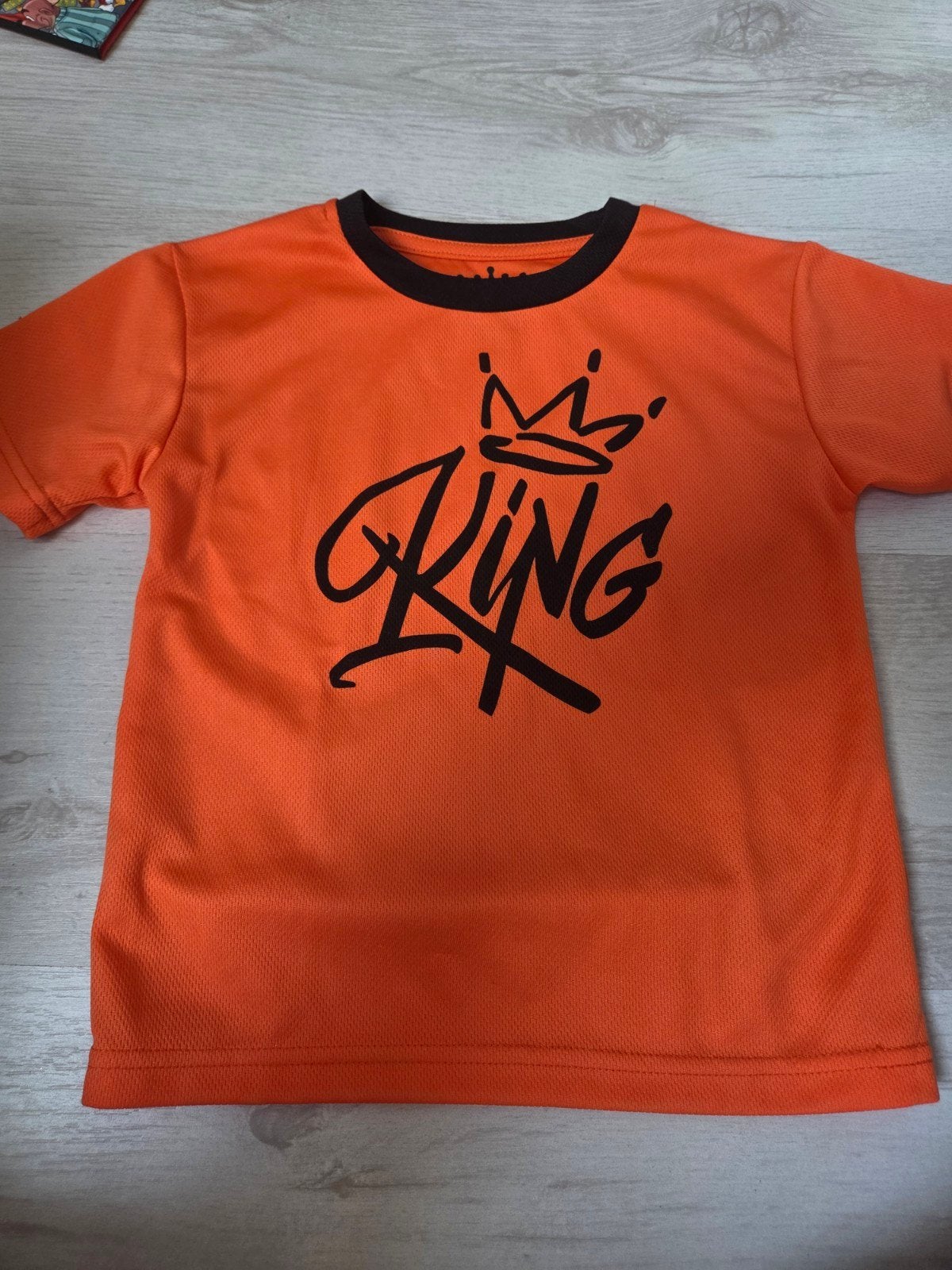 Oranje T-shirt met 'KING' opdruk, maat 110/116, Gebruikt, Verzenden, Jongen of Meisje, Shirt of Longsleeve