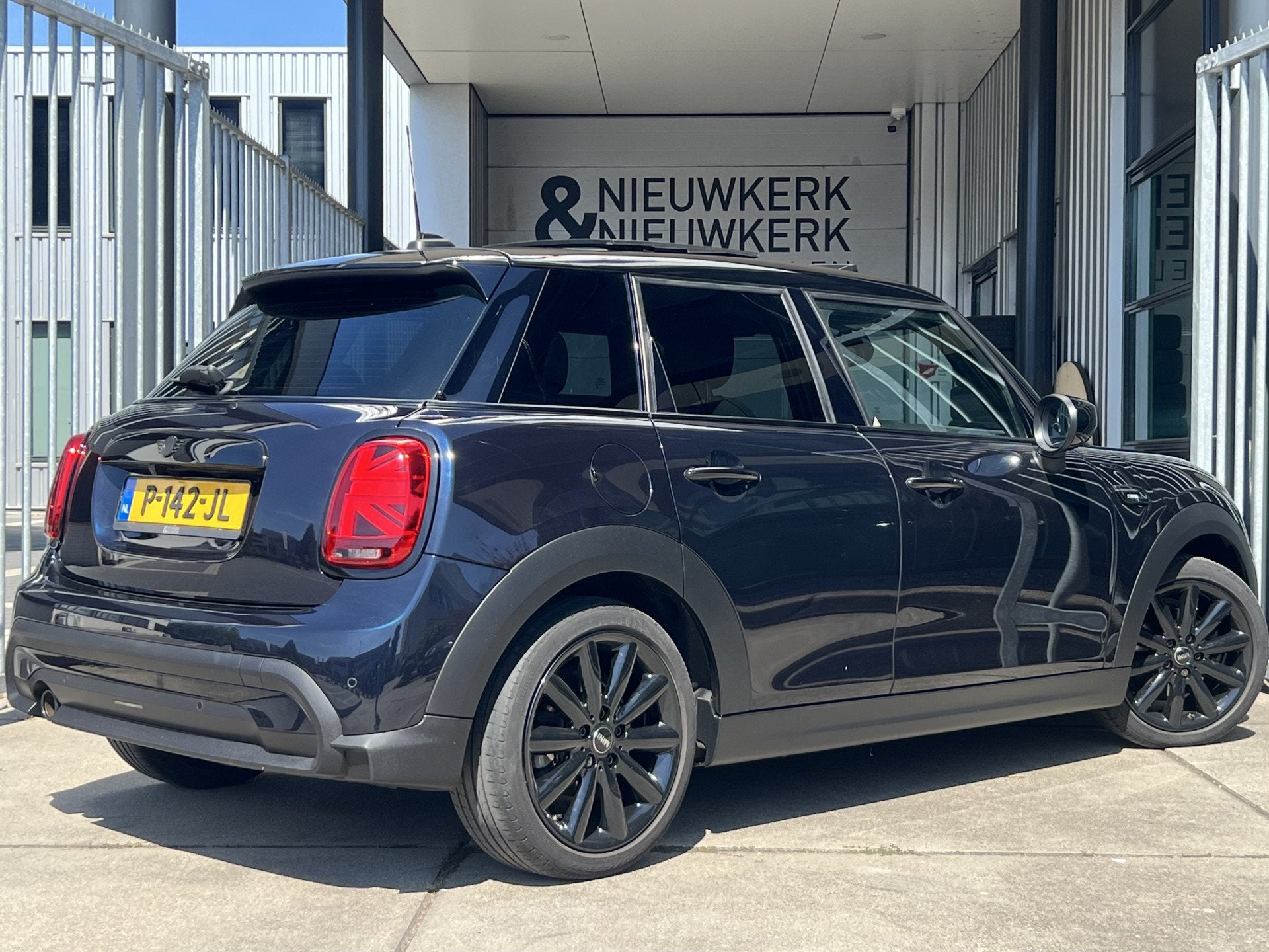 MINI 5-deurs 1.5 Cooper Camden Plus Edition | AUTOMAAT | SCH, 136 pk, Gebruikt, Met garantie (alle), Blauw