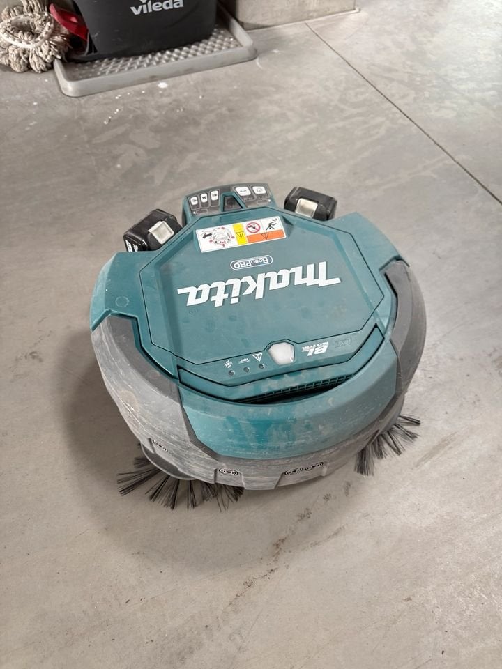 Makita DRC200Z RoboPRO accu-robotstofzuiger met accu’s, Ophalen of Verzenden, Zo goed als nieuw