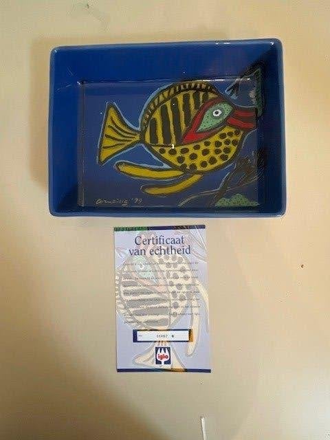 Gedecoreerde ovenschaal vis. Corneille gesigneerd. Nieuw., Ophalen