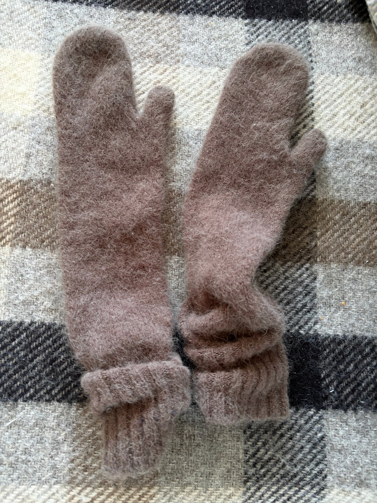 Zachte lange mohair wanten van Humanoid, Ophalen of Verzenden, Nieuw, Maat 38/40 (M), Handschoenen