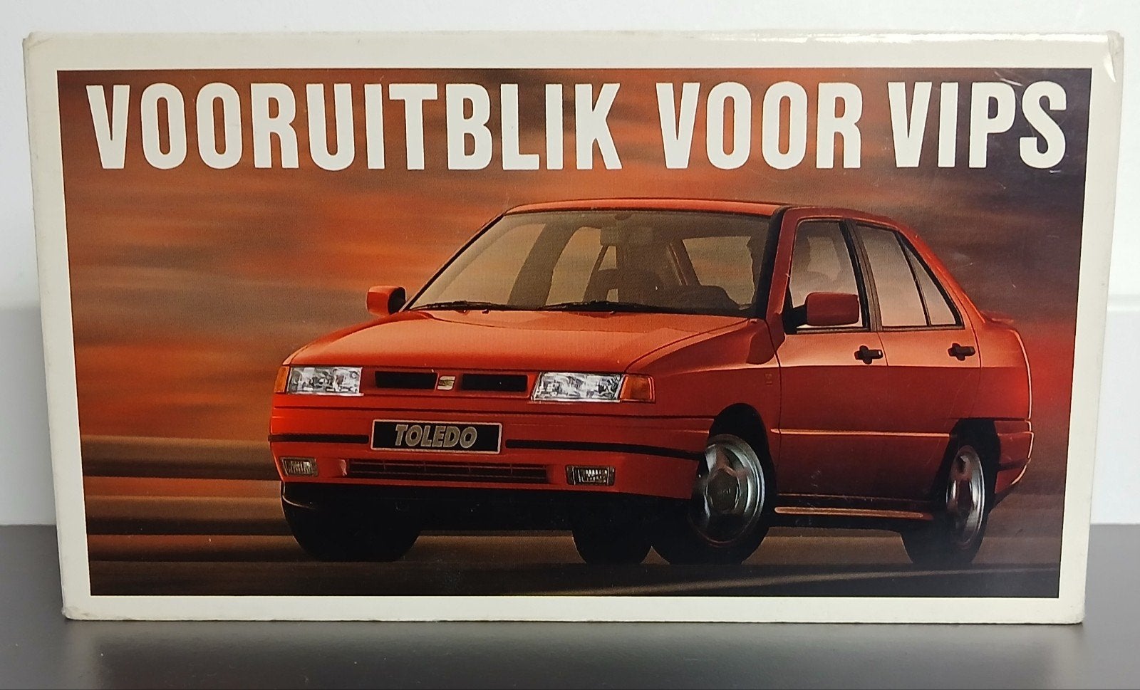 VHS: Vooruitblik voor VIPS - De Nieuwe Seat Toledo, Cd's en Dvd's, Documentaire, Alle leeftijden, Zo goed als nieuw, VHS