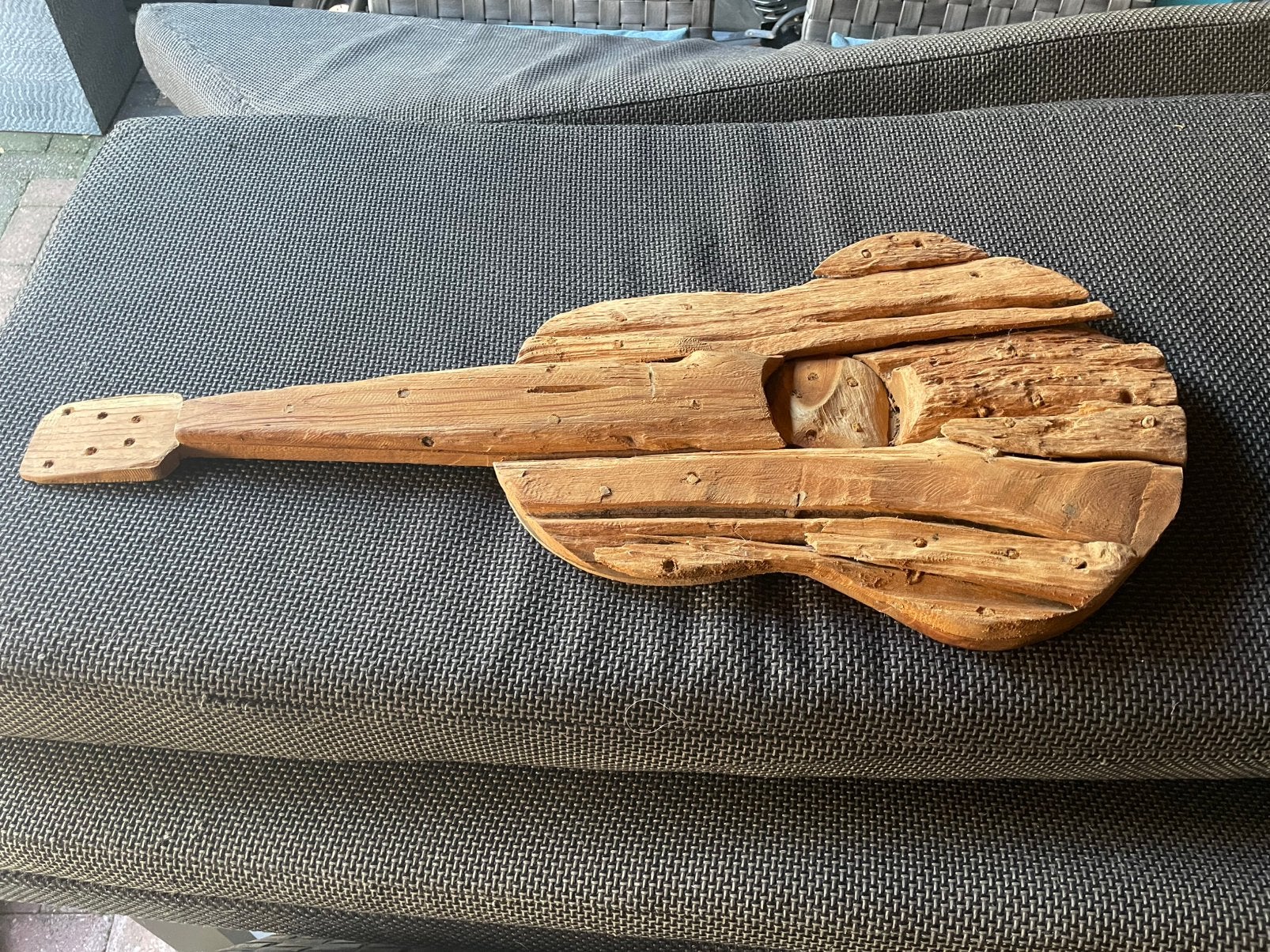 Houten gitaar decoratie voor de tuin, Ophalen, Zo goed als nieuw