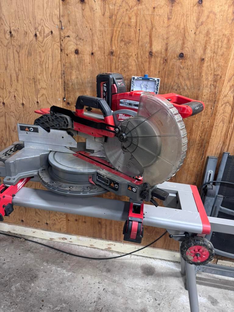 Milwaukee afkortzaag FMS-254 & MLS-3000 & 12ah m18 fuel, Doe-het-zelf en Verbouw, Gereedschap | Zaagmachines, 70 mm of meer, Ophalen of Verzenden