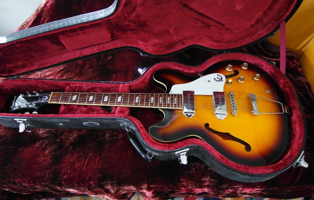 Epiphone Casino + upgrades + extra's, Ophalen of Verzenden, Zo goed als nieuw, Semi-solid body, Epiphone