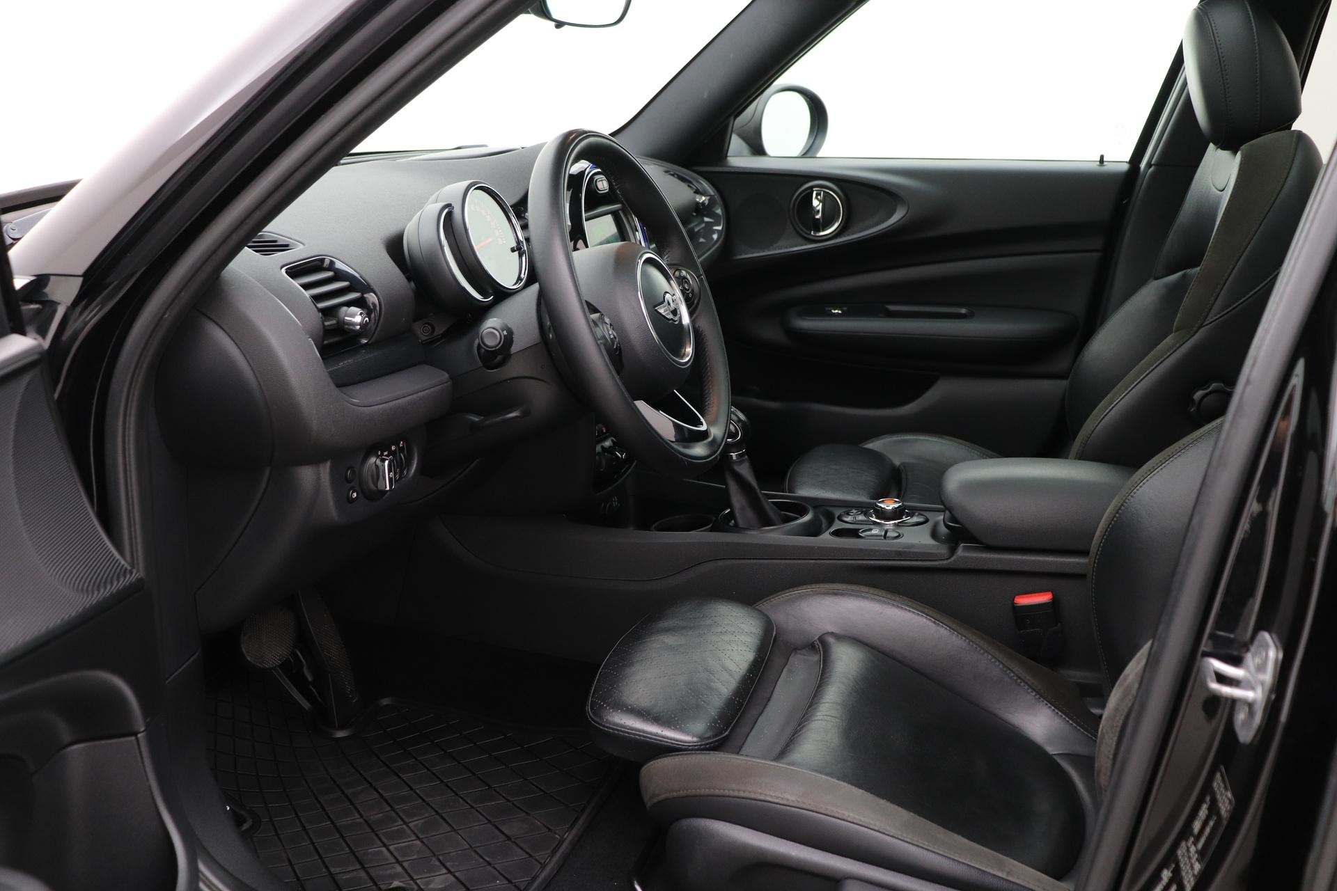 MINI Clubman 1.5 One D Chili Serious Business | Panoramadak, Auto's, Gebruikt, Automatische klimaatregeling, 700 kg, 116 pk