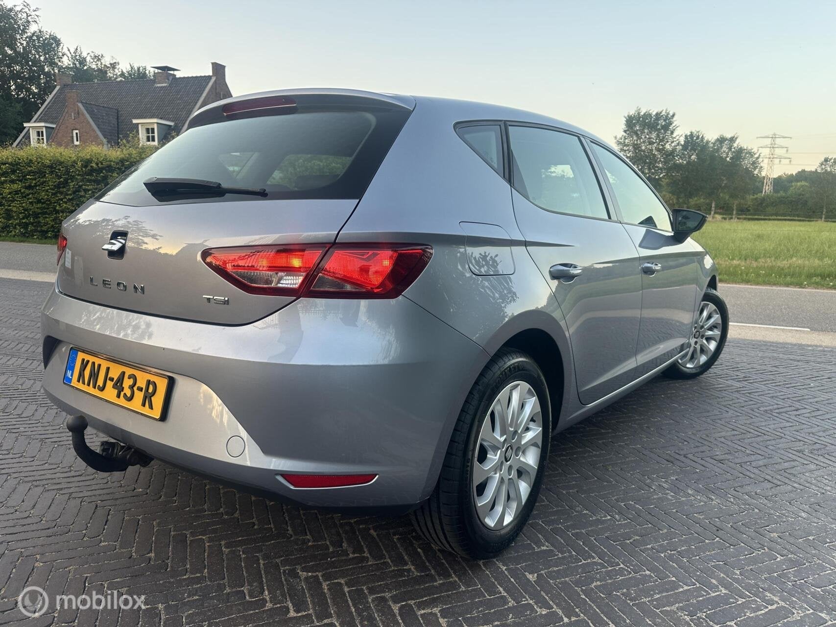 Seat Leon 1.2 TSI Style Business Trekhaak Cruise Airco✅, Auto's, Voorwielaandrijving, Dealer onderhouden, Stof, Gebruikt