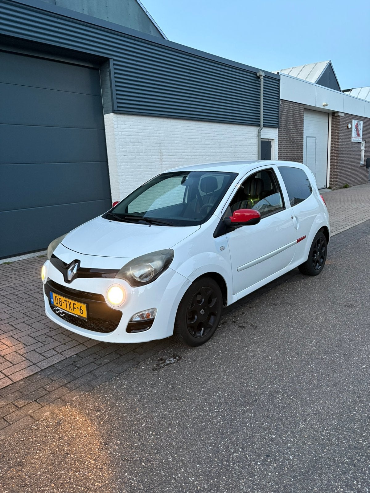 Renault twingo 1.2 | 2012 | lees tekst |, Auto's, Voorwielaandrijving, 15 km/l, 4 cilinders, Wit
