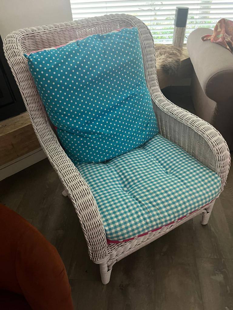 Rotan stoel wit met kussens, Ophalen