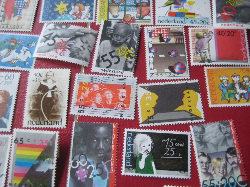 50 kinderpostzegels postfris + velletje, Postzegels en Munten, Postzegels | Nederland, Ophalen of Verzenden, Na 1940, Postfris