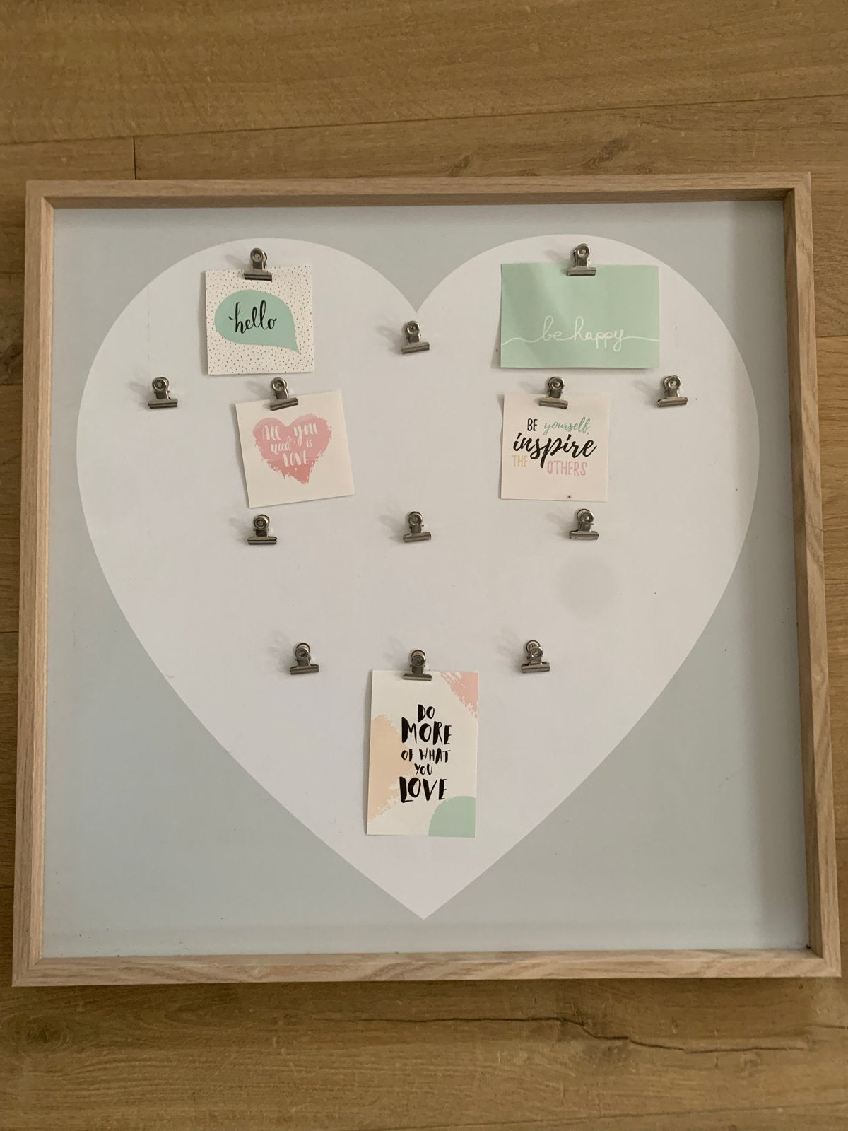Ophangbord met hartdesign en clips, Ophalen of Verzenden, Zo goed als nieuw, Magneetbord