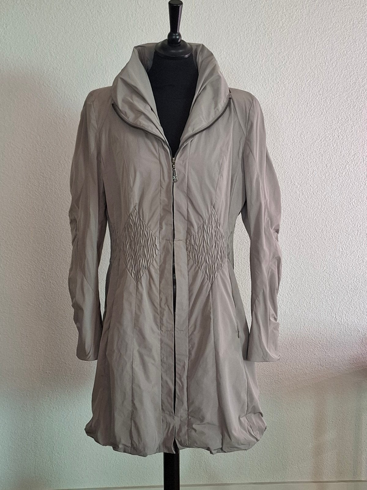 Creenstone tussenjas maat 42 met verstopte capuchon, Beige, Creenstone, Maat 42/44 (L), Ophalen of Verzenden