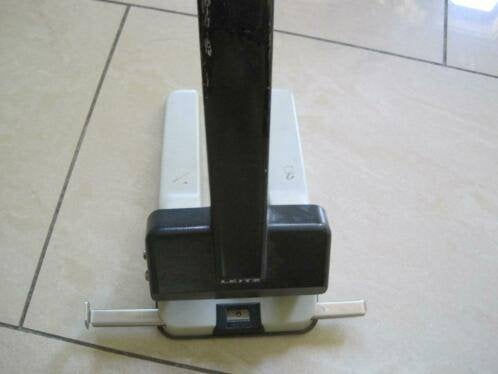 Grote perforator/ merk: Leitz, Ophalen