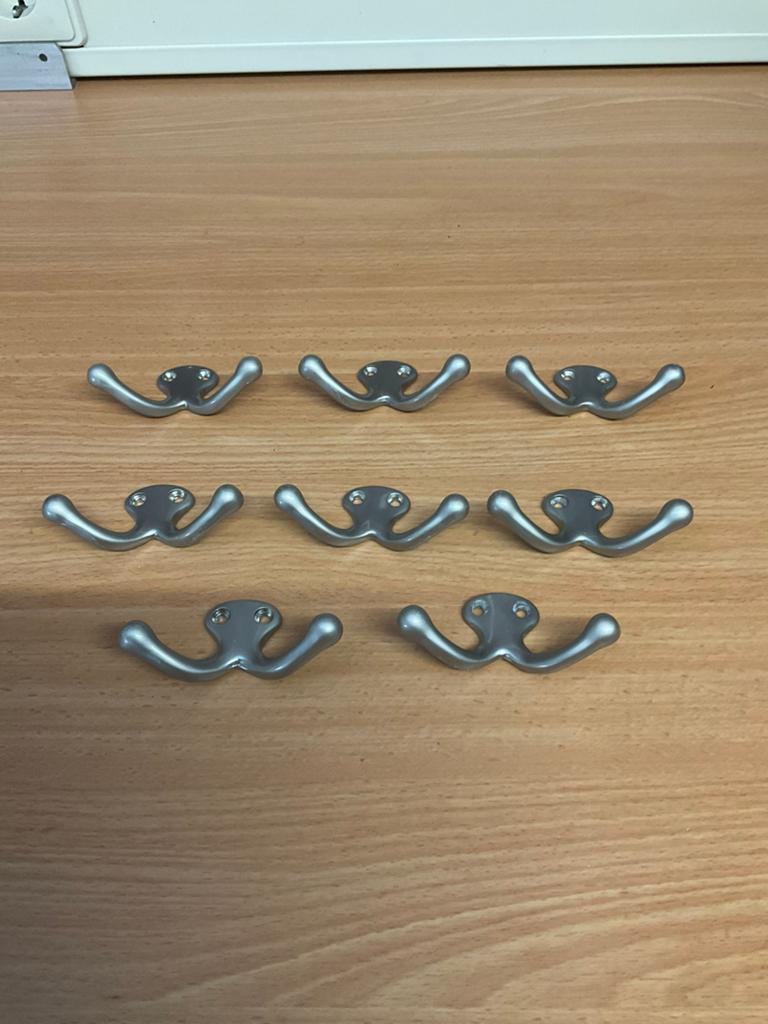Te koop 8x Nikkel jashaken ( scheepsmodel), Ophalen of Verzenden, Zo goed als nieuw, Wandkapstok, Minder dan 100 cm