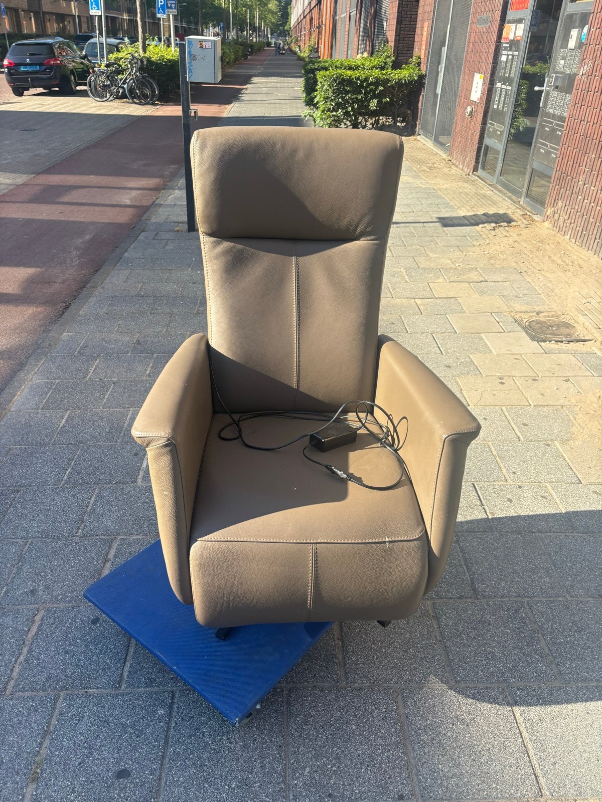 Leren relaxfauteuil met afstandsbediening, Ophalen, Gebruikt, Leer, 75 tot 100 cm