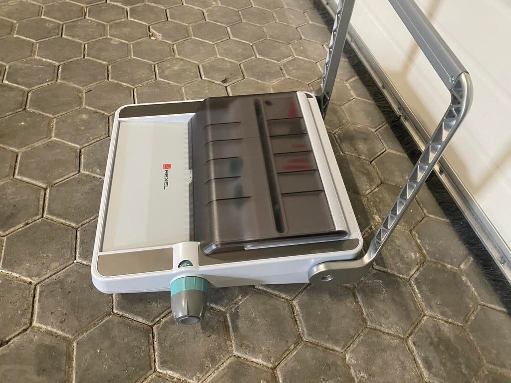Rexel CB 366 ponsmachine, Diversen, Bureau-accessoires, Zo goed als nieuw, Ophalen of Verzenden