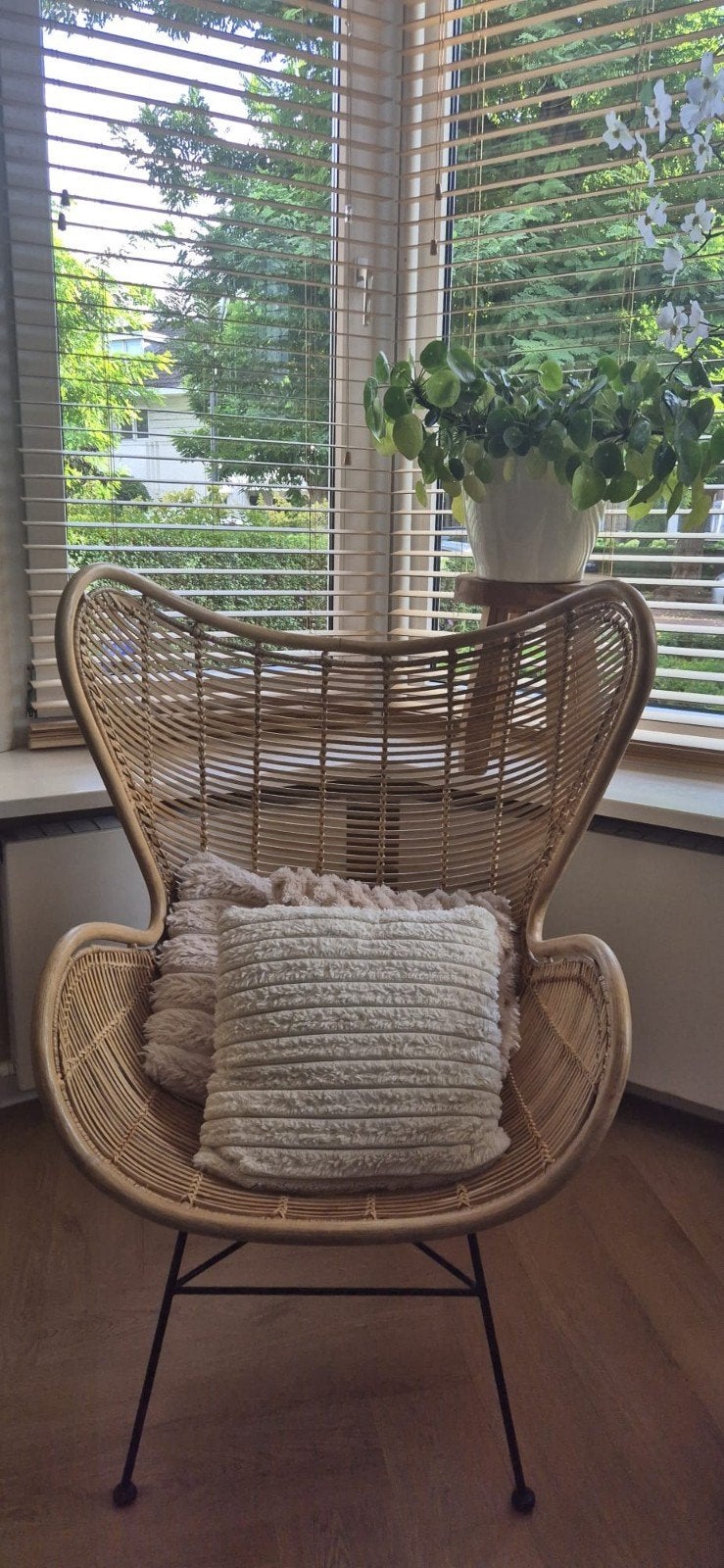Rotan vlinderstoel met metalen onderstel, Huis en Inrichting, Ophalen, Gebruikt, Bohemian, Modern, Scandinavisch, Overige kleuren