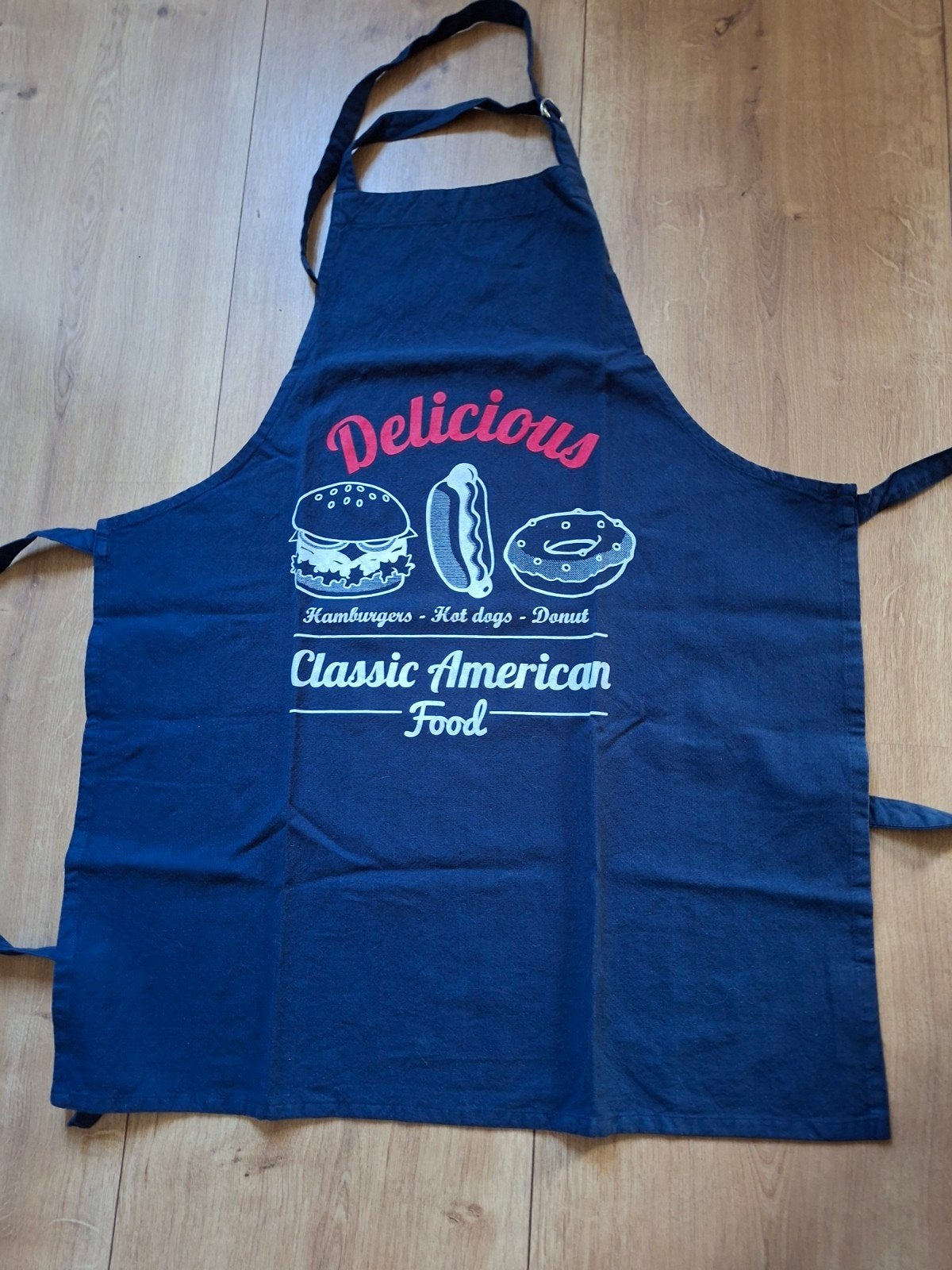 Nieuw Schort "Delicious Classic American Food" € 10,00, Huis en Inrichting, Blauw, Wasbaar, Nieuw, Ophalen of Verzenden