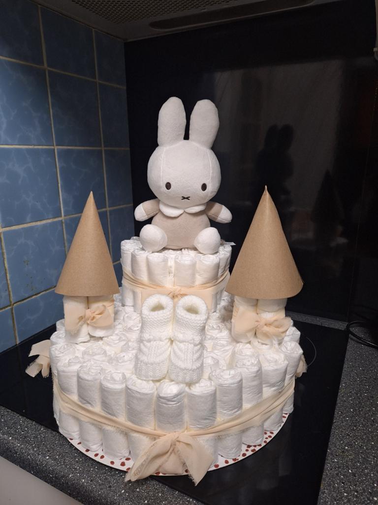 Luiertaart met Nijntje en babyslofjes, Ophalen of Verzenden, Nieuw, Kraamcadeau