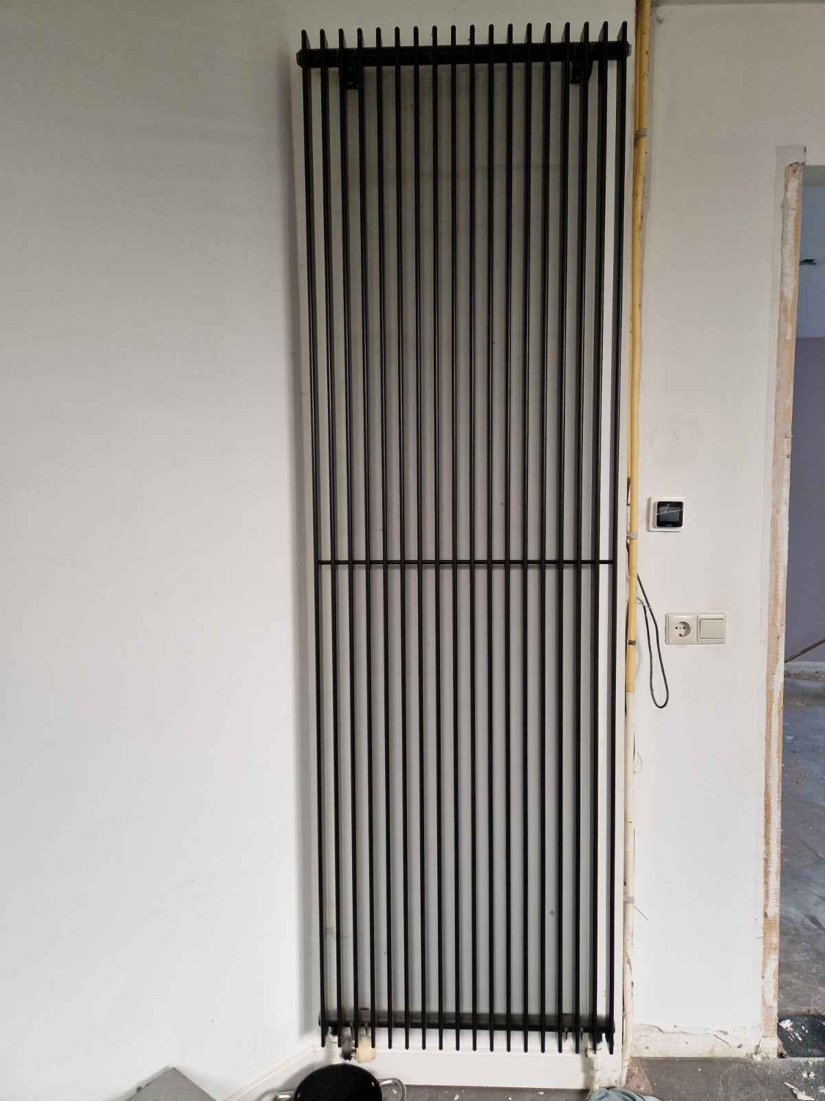 Design radiator zwart, Doe-het-zelf en Verbouw, Ophalen, Radiator, Zo goed als nieuw, 60 tot 150 cm