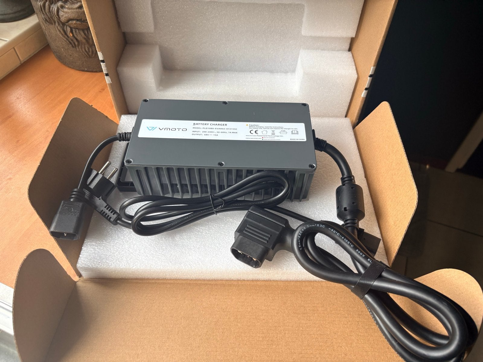 Geheel nieuwe Super soco CPX VMOTO Acculader, Ophalen of Verzenden, Nieuw