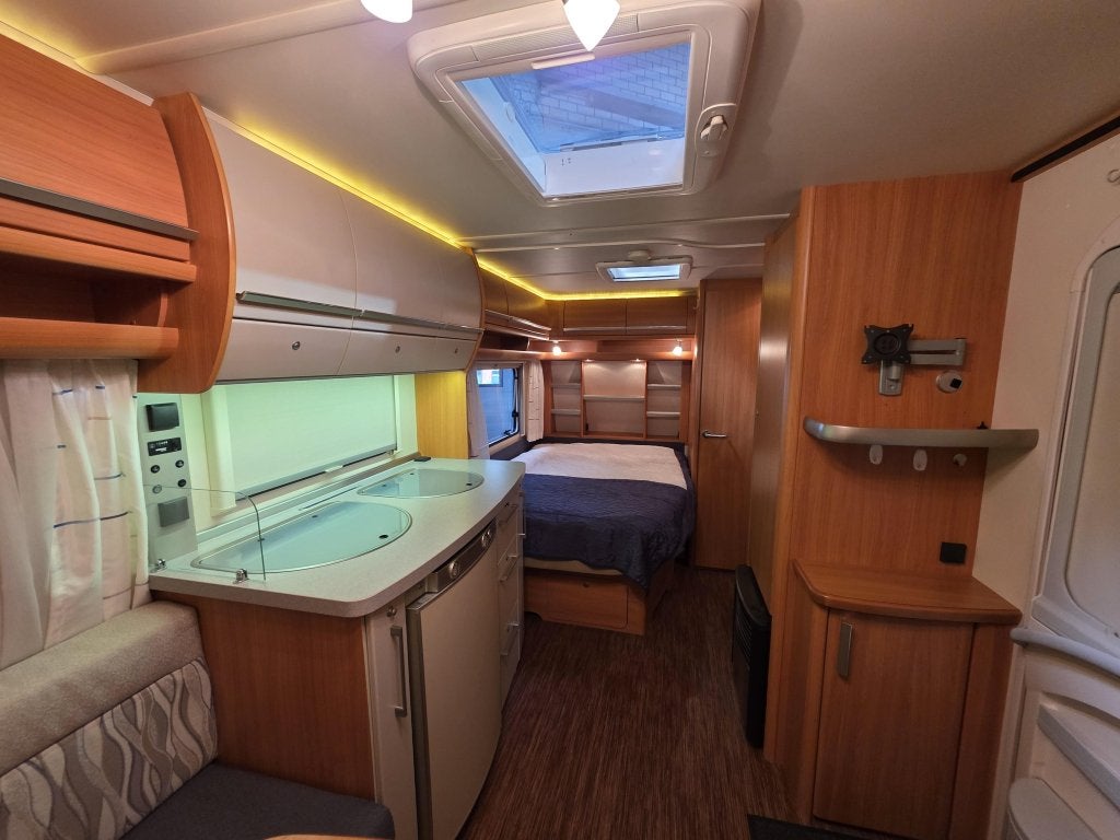 Foto 4 van Fendt Saphir 445 TFB 2012 / Frans bed/ Rondzit/ Mover