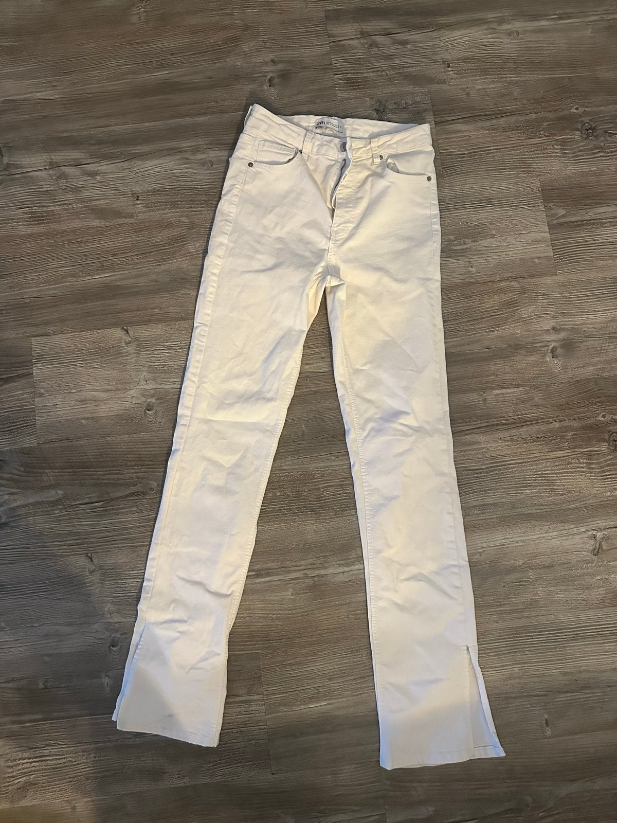 Witte Zara jeans met split - Maat 40, Kleding | Dames, Ophalen of Verzenden, Zo goed als nieuw, Wit, W30 - W32 (confectie 38/40)