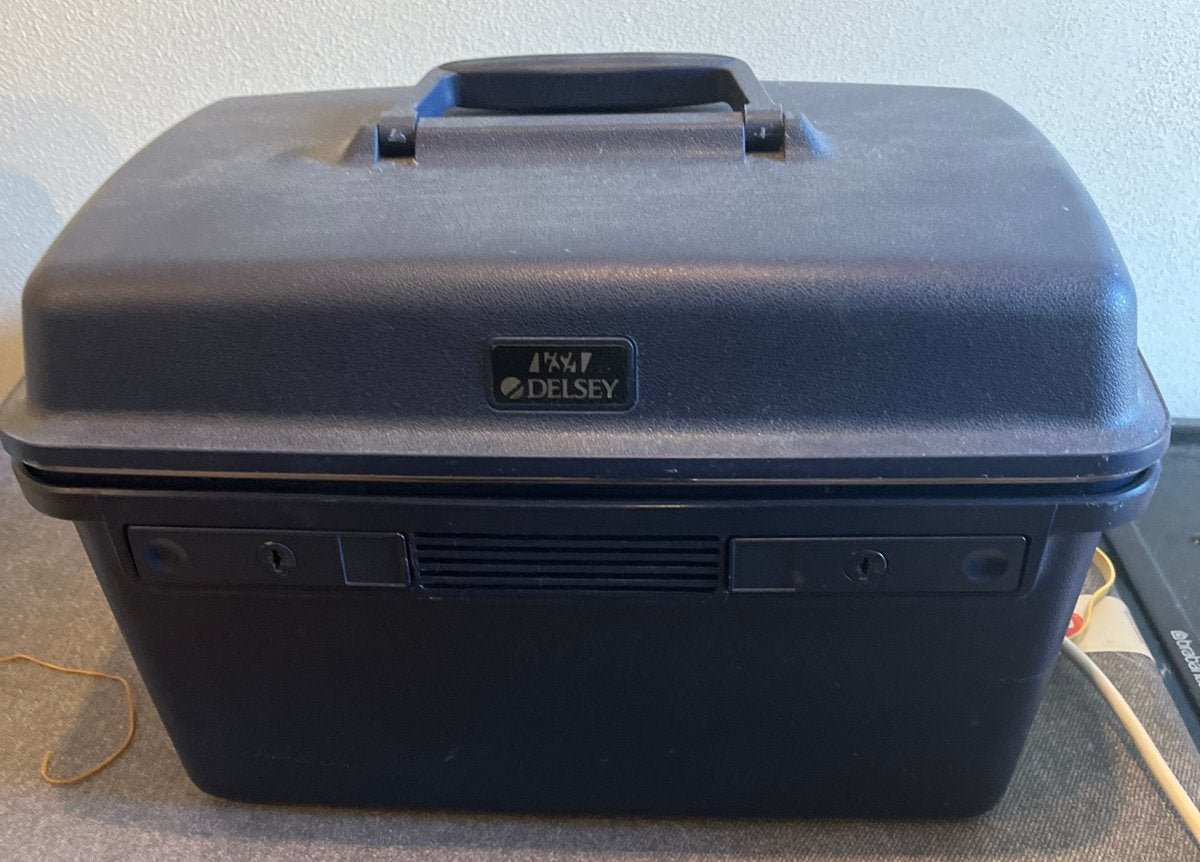 Delsey Hardcase Beautycase - Donkerblauw met spiegel, Sieraden, Tassen en Uiterlijk, Beautycases, Ophalen, Gebruikt, Blauw, Met spiegeltje(s)