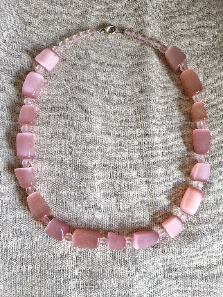 Stijlvolle ketting van rose opaliet., Ophalen of Verzenden, Nieuw, Roze, Overige materialen
