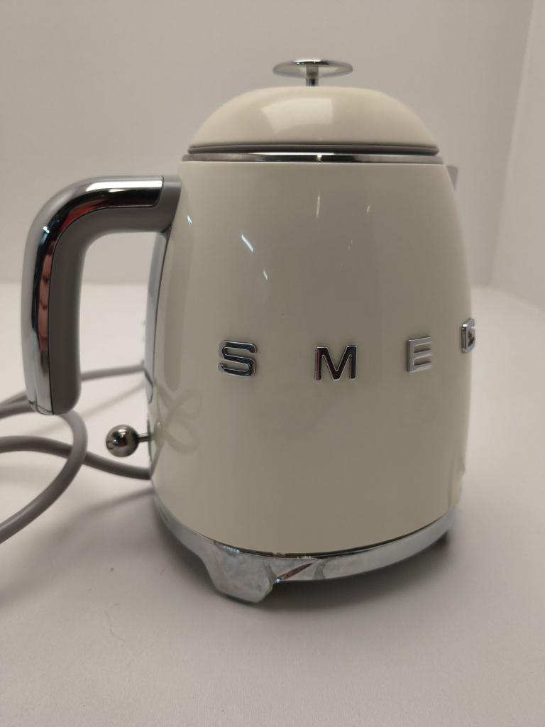SMEG KLF05 Waterkoker - Beschadigd, Witgoed en Apparatuur, Waterkokers, Nieuw, Minder dan 1 liter, Draadloos, Rvs, Verzenden