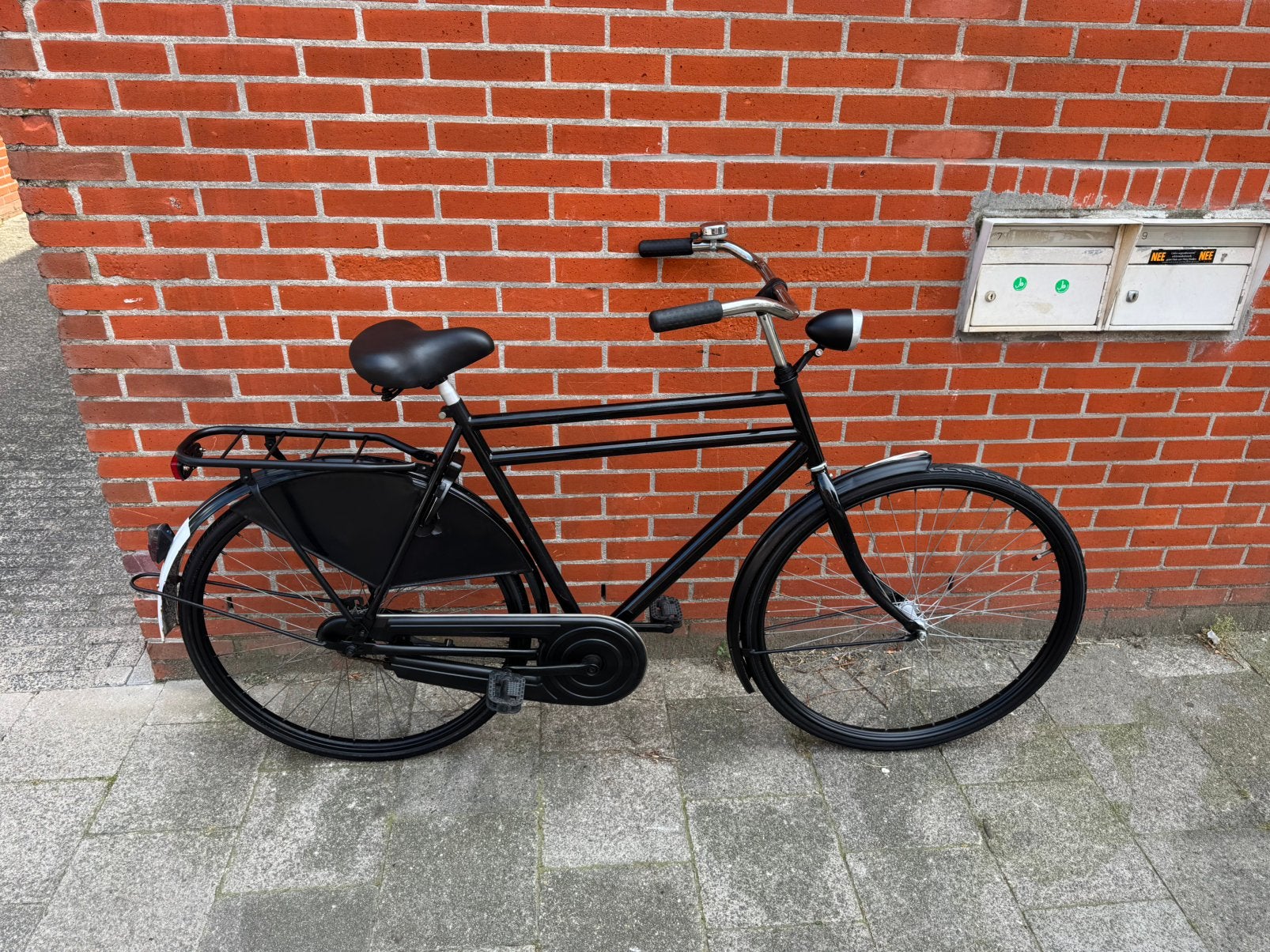 Zwarte herenfiets 28 inch stadsfiets met lampjes 61 cm, Terugtraprem, Zo goed als nieuw, 61 tot 65 cm, Ophalen