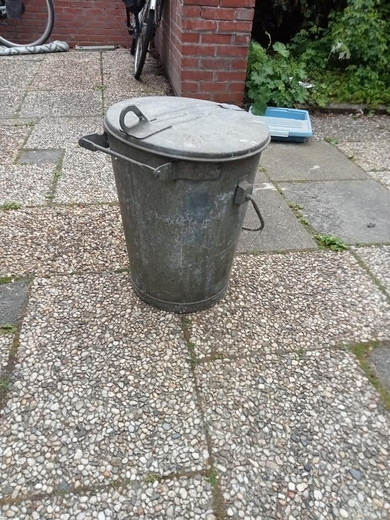 Afval emmer.   Asbak, 40 liter of meer, Ophalen of Verzenden, Metaal, Minder dan 50 cm