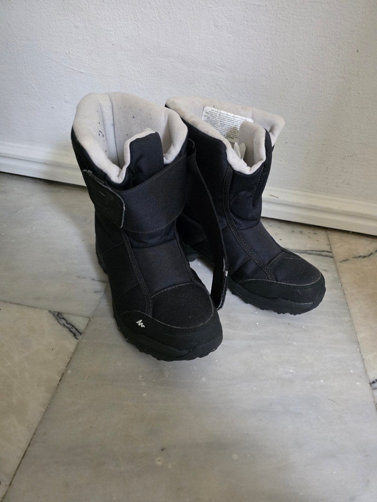 Decathlon Quechua Snowboots Maat 35 Zwart, Ophalen, Jongen of Meisje, Laarzen, Zo goed als nieuw