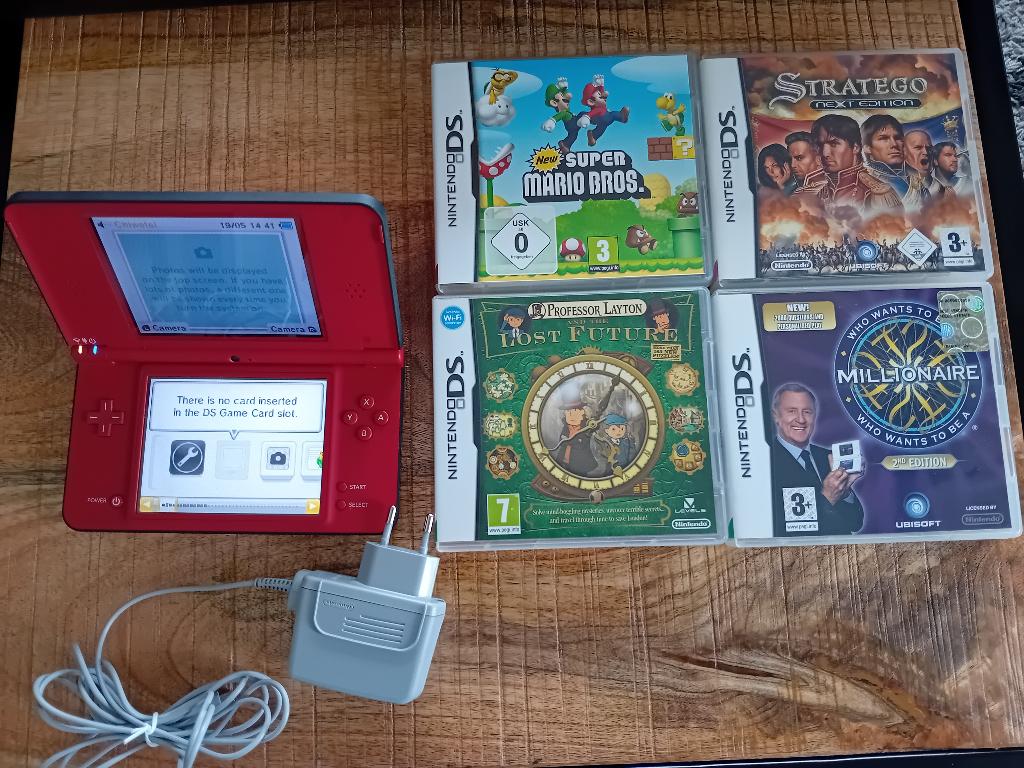 Nintendo DSi Rood met 4 spellen en oplader, Spelcomputers en Games, Ophalen, Gebruikt, Overige genres, 1 speler
