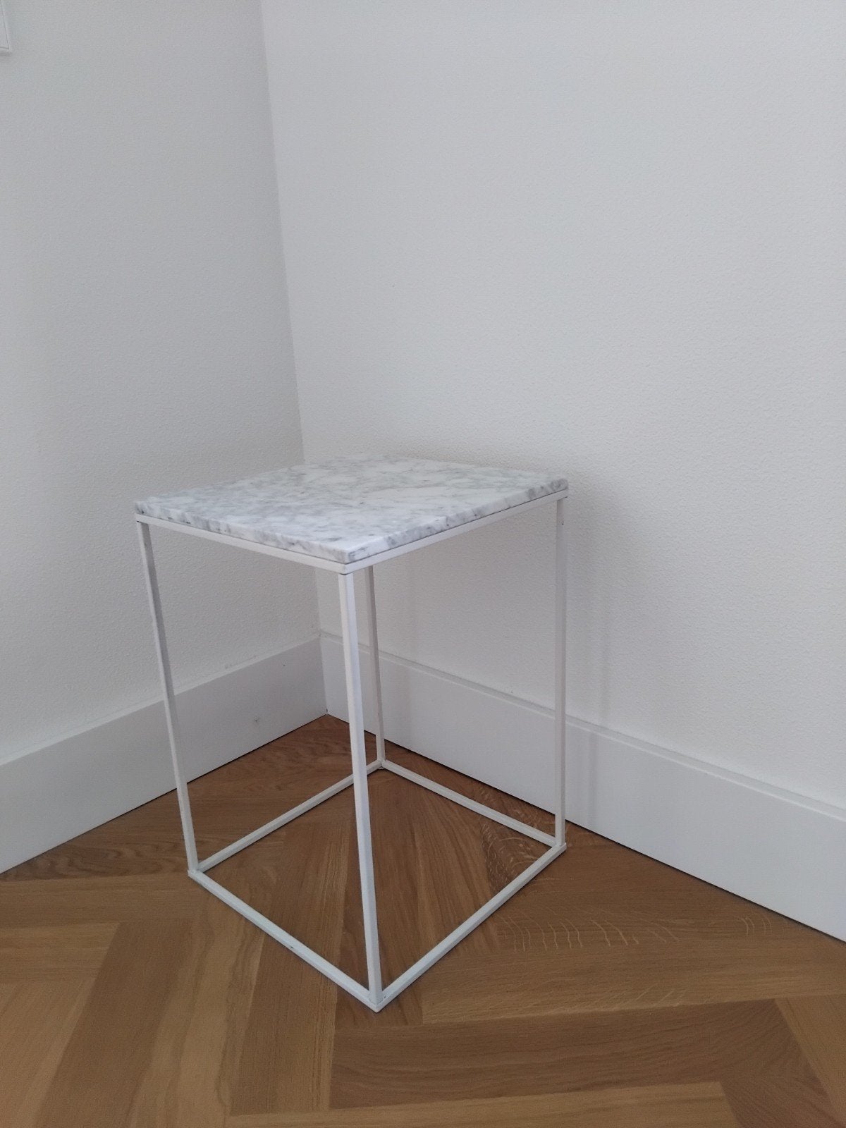 Carrara Marmeren Bijzettafel - Wit Metalen Frame, Minder dan 55 cm, Gebruikt, Metaal of Aluminium, Vierkant