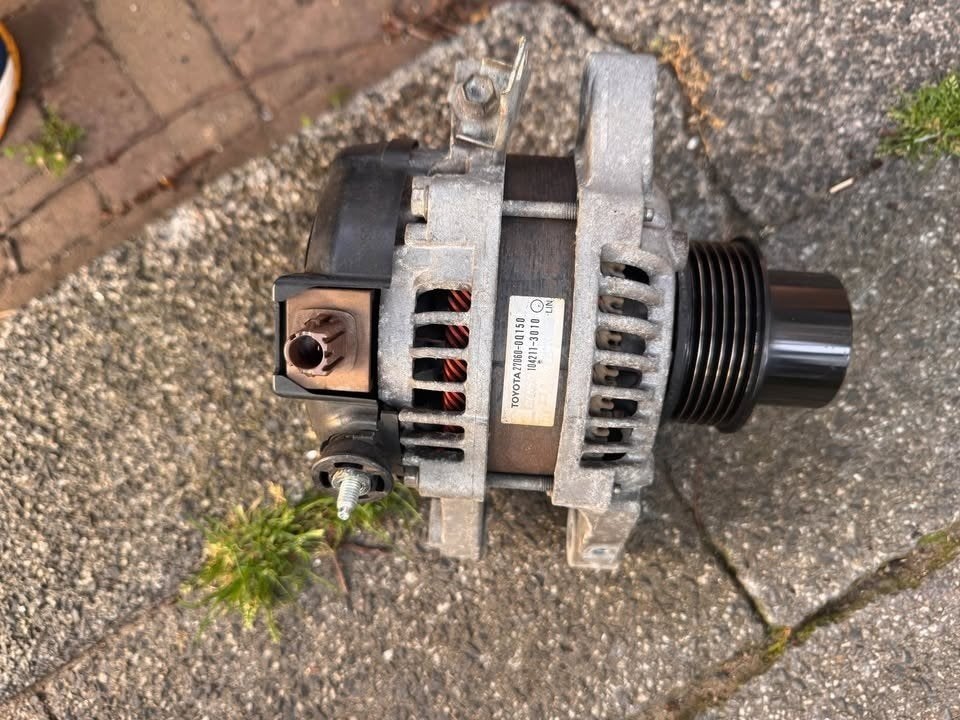 Dynamo Alternator Toyota Yaris 1.0, Auto-onderdelen, Ophalen, Gebruikt, Toyota