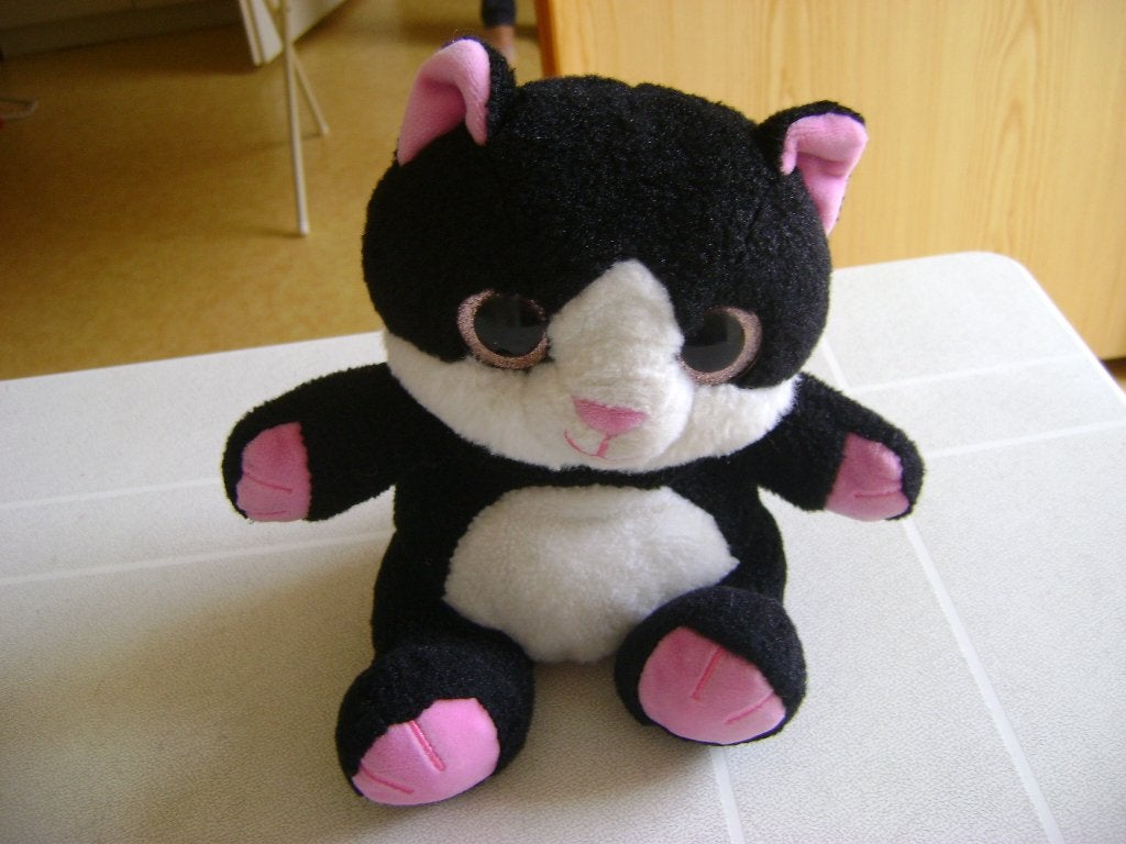 zwart/witte poezen knuffel met roze oren en grote ogen 22cm, Zwart, Ophalen of Verzenden, Zo goed als nieuw, Wasbaar