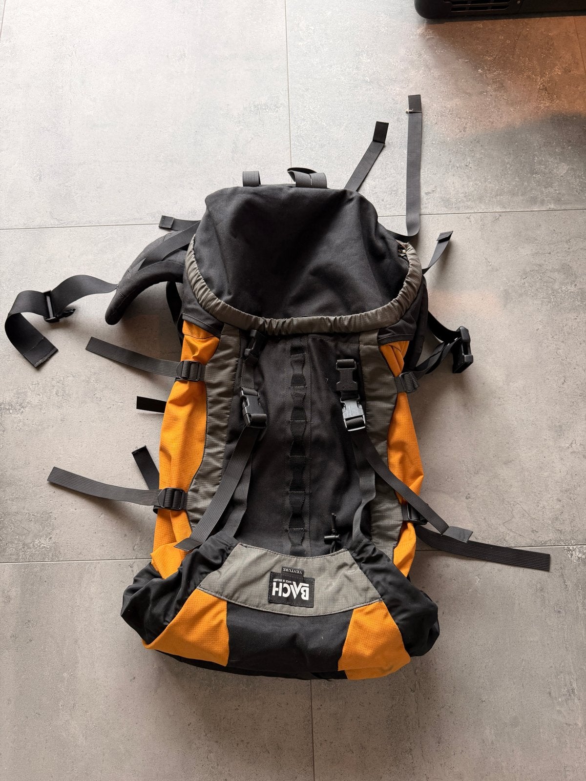 Bach Venture Trekking Rugzak - Oranje/Zwart, Gebruikt, 25 tot 40 cm, Trekking, 60 cm of meer