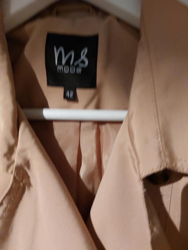 Beige trenchcoat van MS Mode, Ophalen