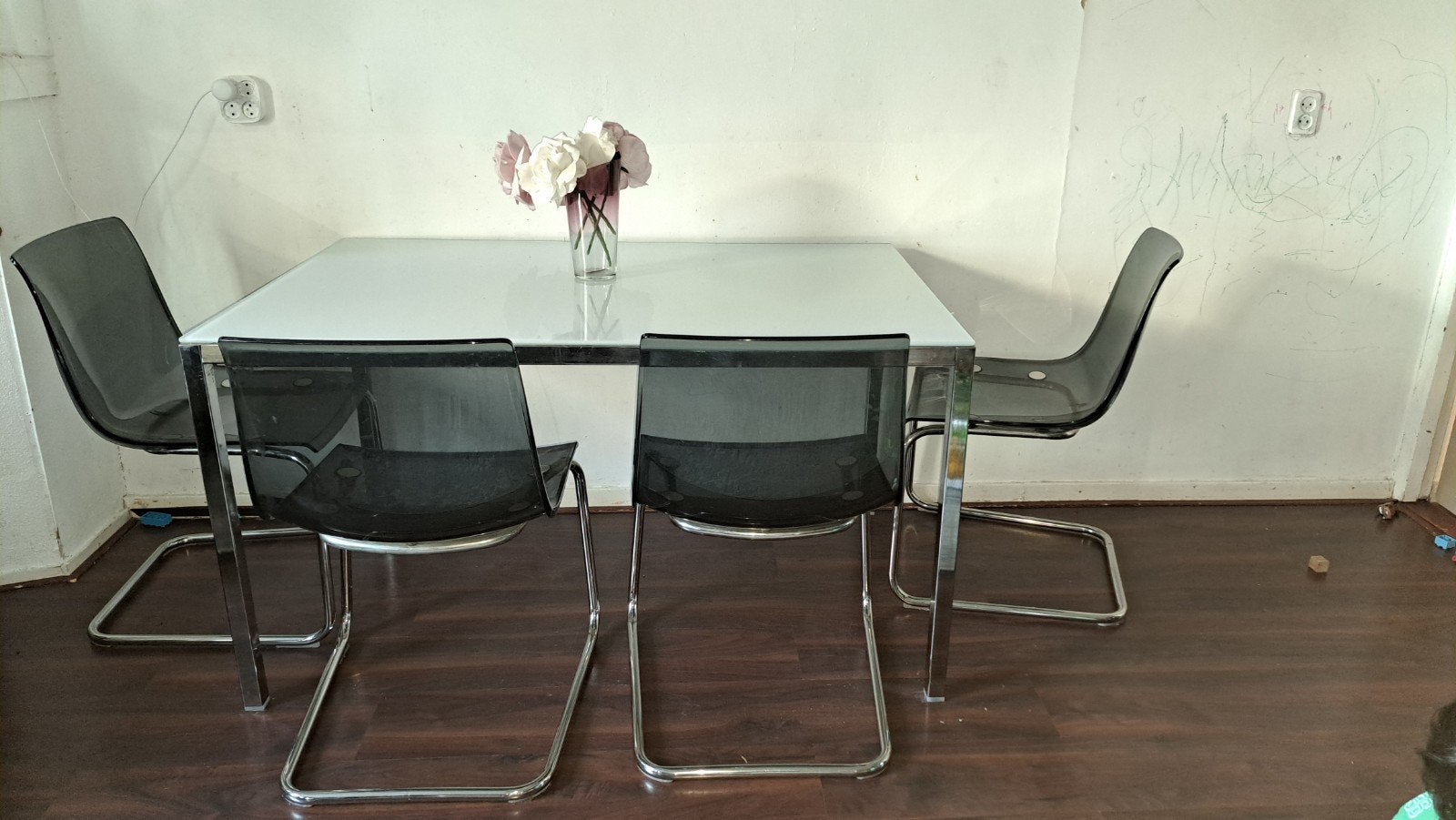 IKEA  eettafel met 4 stoelen - Glas en metaal, Huis en Inrichting, Ophalen, Gebruikt, Glas, Modern