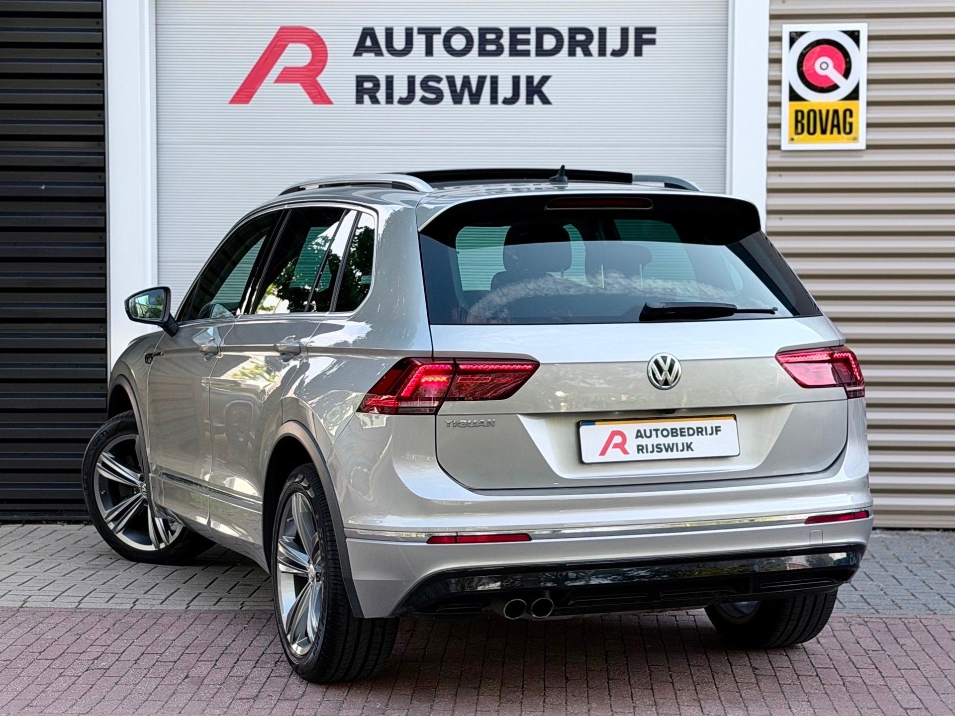 Volkswagen Tiguan 2.0 TSI 4Motion Highline Pano/Camera/Apple, Auto's, Automaat, Gebruikt, Euro 6, 1984 cc