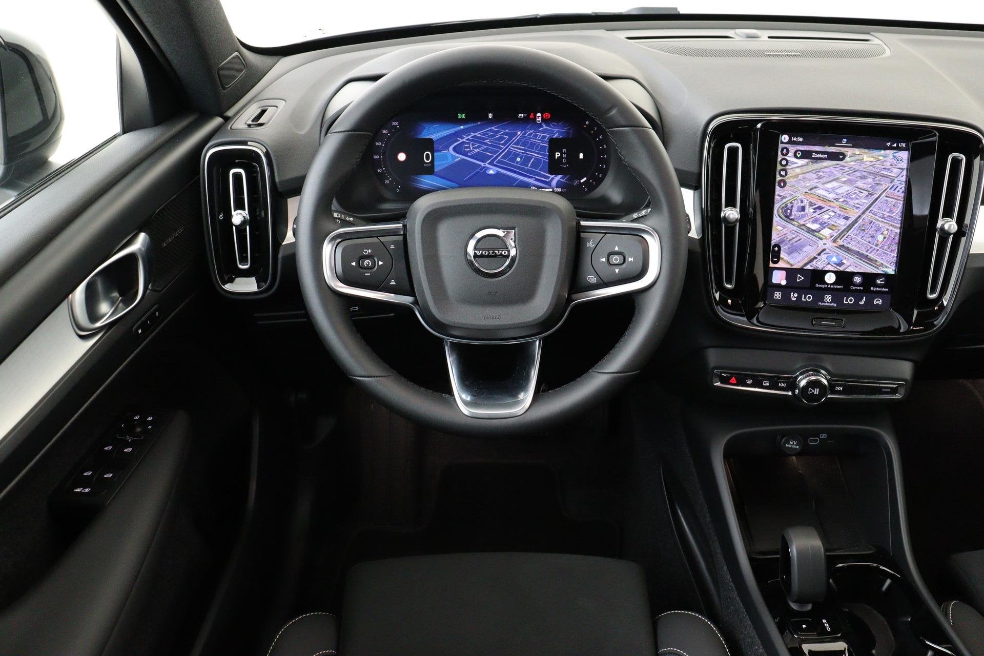Volvo XC40 B4 (M-HYBRID) PLUS DARK -PANO.DAK|HARMAN/KARDON|C, 12 maanden, Gebruikt, 4 cilinders, Leder en Stof