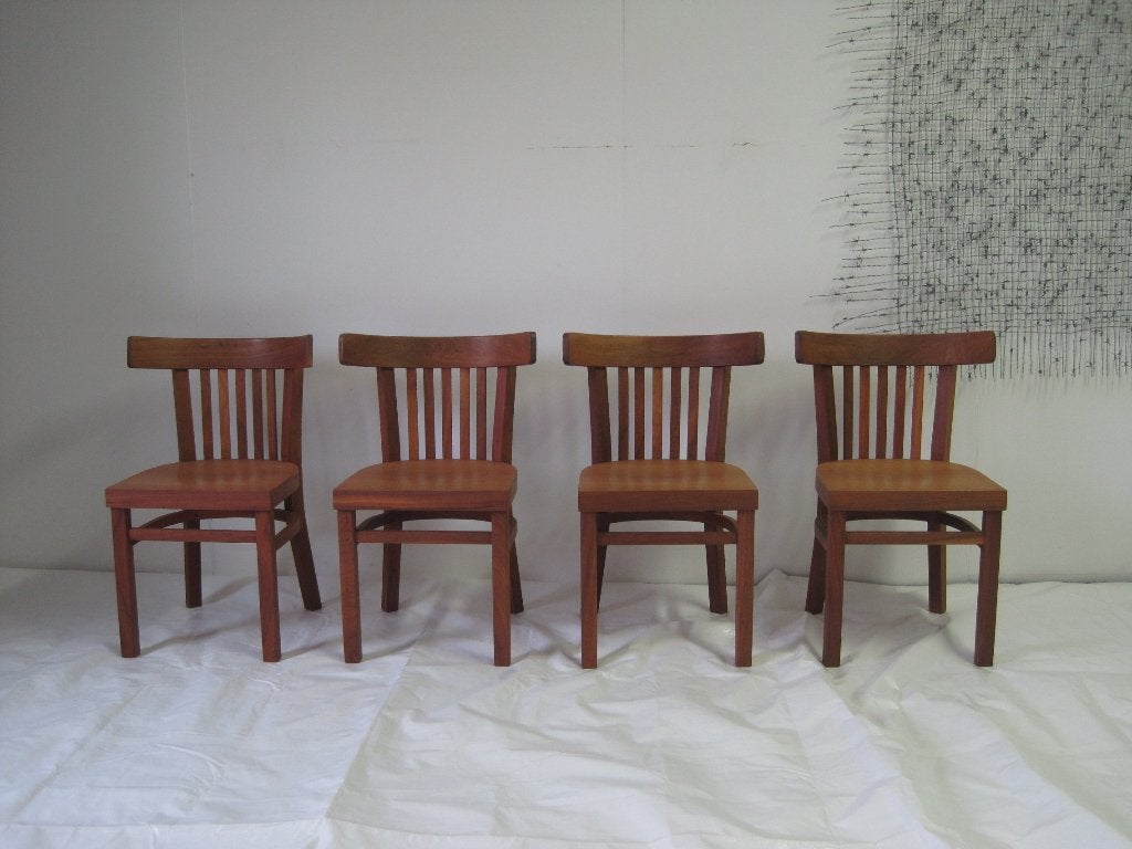 Vier notenhouten stoelen, Ophalen, Nieuw, 25 tot 50 cm, 50 tot 100 cm