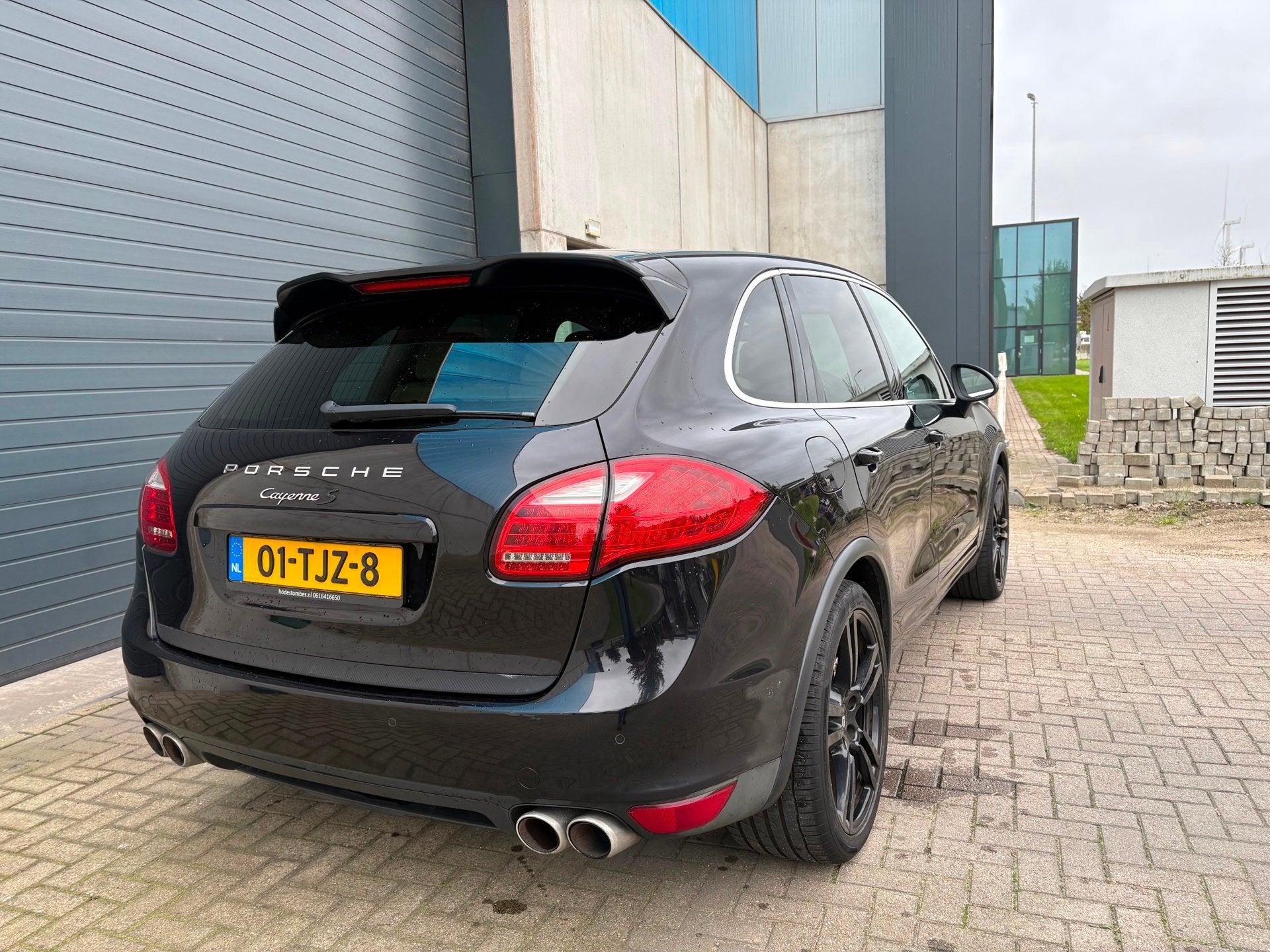 Porsche Cayenne 4.8 S AUT 400PK LUCHTVERING NAVI 2011, Auto's, Automaat, Gebruikt, 138 €/maand, Zwart