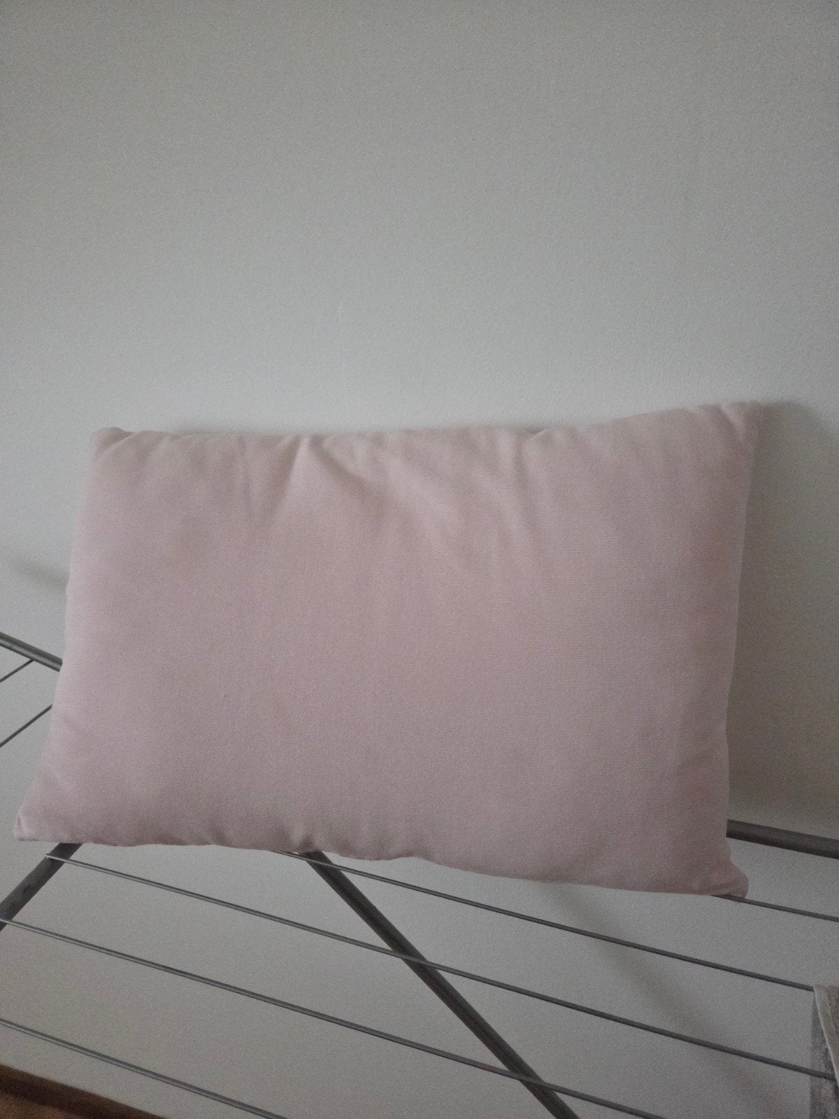 licht roze kussen, Ophalen of Verzenden