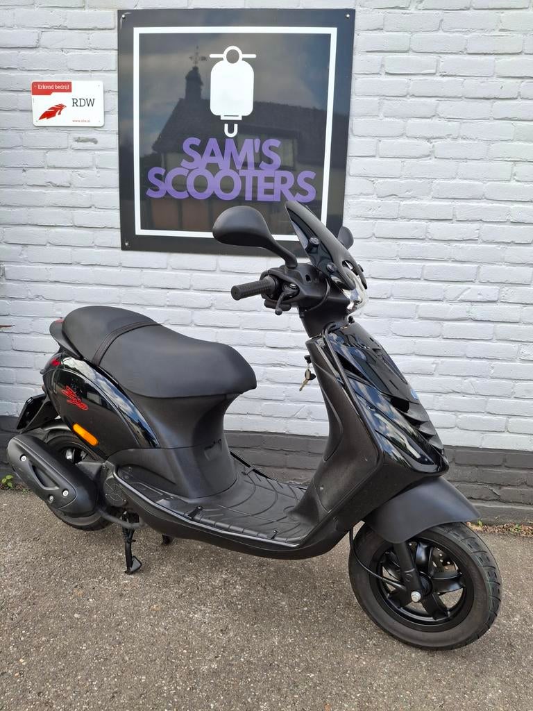 Piaggio Zip | 2020 | Black on Black, Fietsen en Brommers, Ophalen